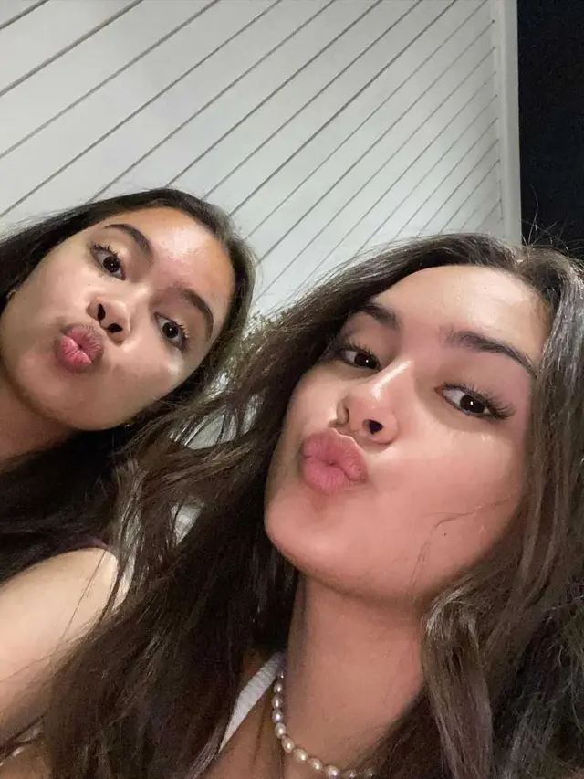 Sering Dikira Kembar, Ini 6 Potret Caitlin Halderman Bareng Sang Adik