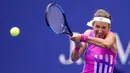 Petenis Belarus, Victoria Azarenka, saat melawan petenis Jepang, Naomi Osaka, pada laga final AS Terbuka di Arthur Ashe Stadium, New York, Minggu (13/9/2020). Naomi Osaka mengalahkan Victoria Azarenka 1-6, 6-3, dan 6-3. (AP Photo/Seth Wenig)