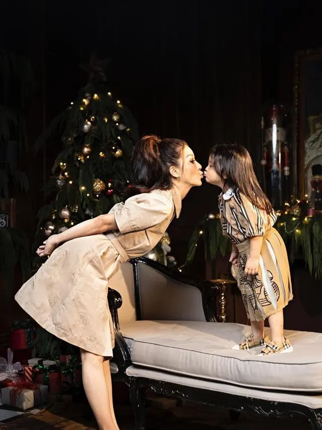 Potret Ruben Onsu dan Keluarga Jalani Pemotretan, Netizen Salfok dengan Thalia yang Disebut Bak Boneka