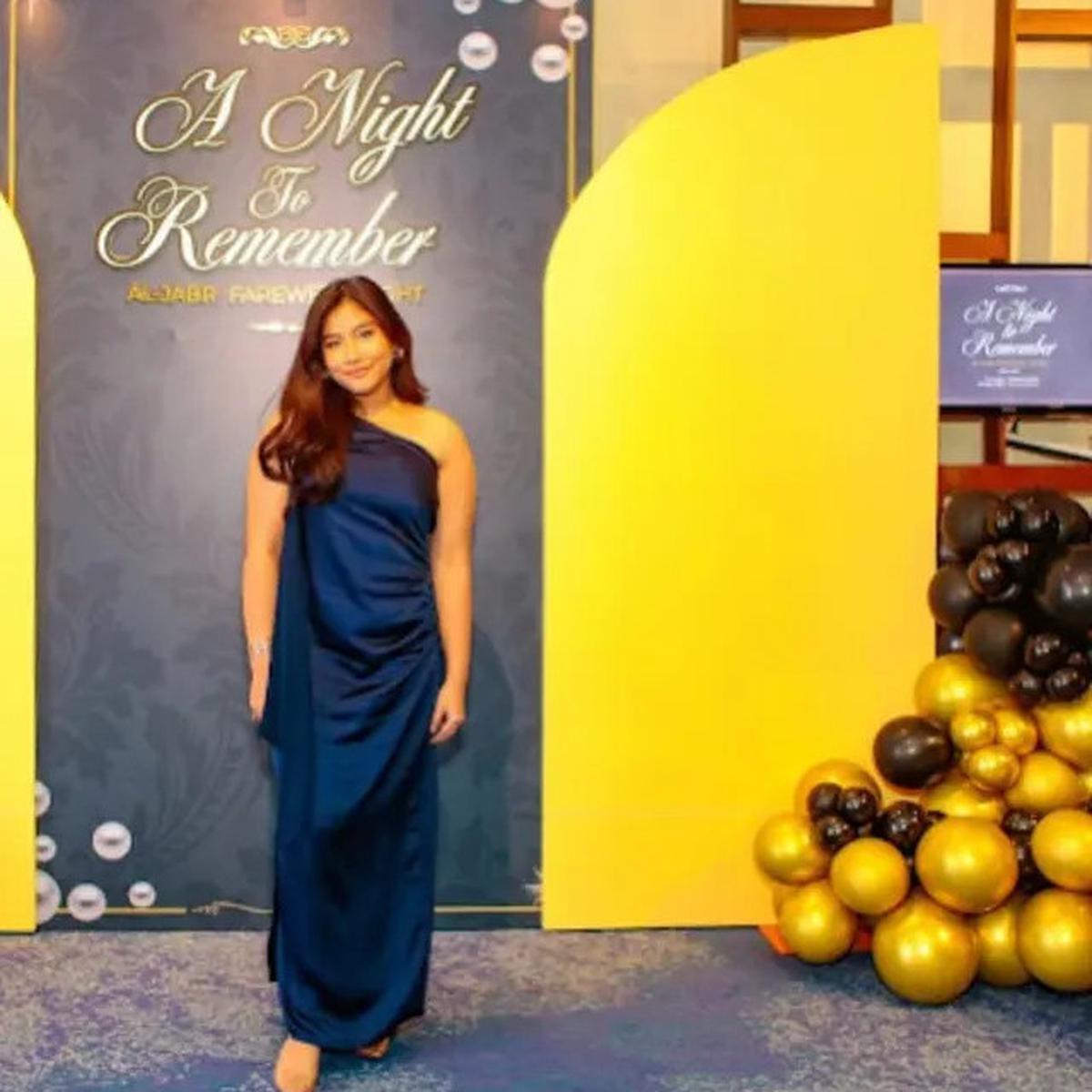 Model Dress Cantik Anak Meisya Siregar di Malam Perpisahan Sekolah, Anggun dengan Busana Biru