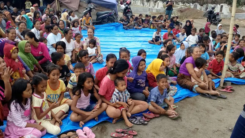 Warga korban gempa Lombok di pengungsian mengikuti HUT ke-73 RI