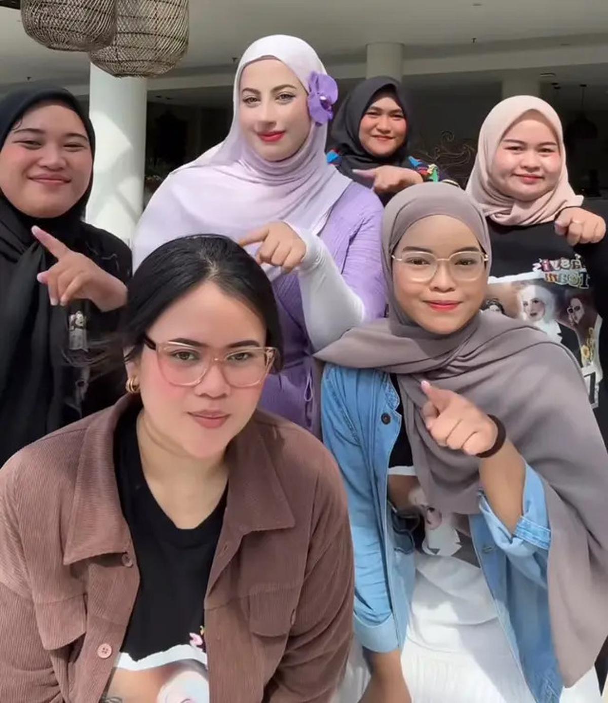 8 Potret Tampilan Tasya Farasya dan Tasyi Athasyia saat Rayakan Ulang Tahun ke-33 dengan Cara yang Berbeda