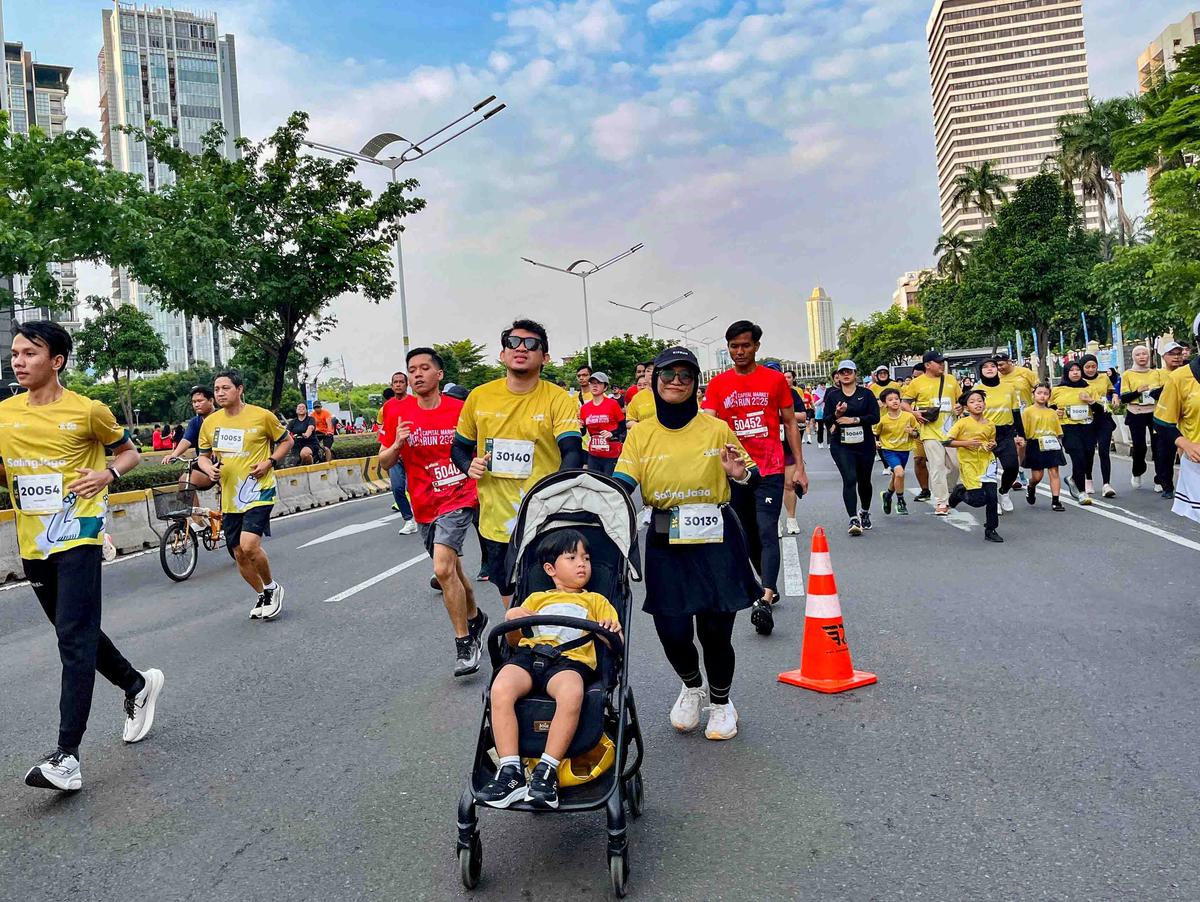 FOTO: Run To Hero Meriahkan CFD Jakarta, Ajak Ayah Lebih Terlibat dalam Pengasuhan