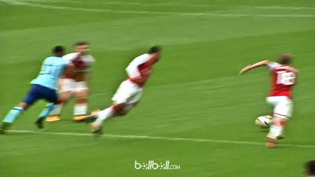 Berita video gelandang Arsenal, Francis Coquelin, melakukan diving terburuk Premier League musim 2017-2018? This video presented by BallBall.