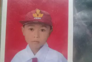Bocah kelas 2 SD asal Kampung Cibodas, Sukabumi, tak kunjung pulang setelah berpamitan untuk membeli jajanan. (Liputan6.com/Fira Syahrin)