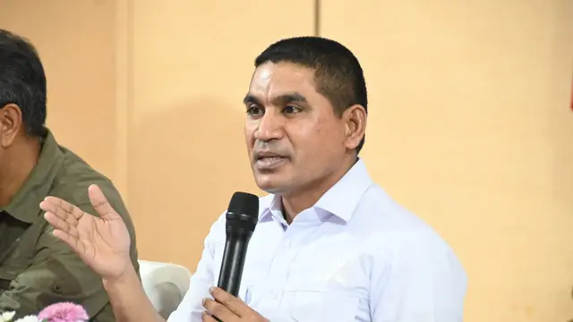 Wakil Ketua Komisi IV DPR RI Ahmad Yohan saat menjawab pertanyaan dari para awal media. (Istimewa)