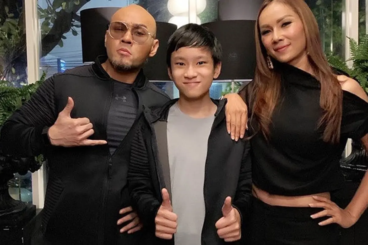Potret Kompak Deddy Corbuzier dengan Mantan Istrinya yang Muslim, Kalina Ocktaranny