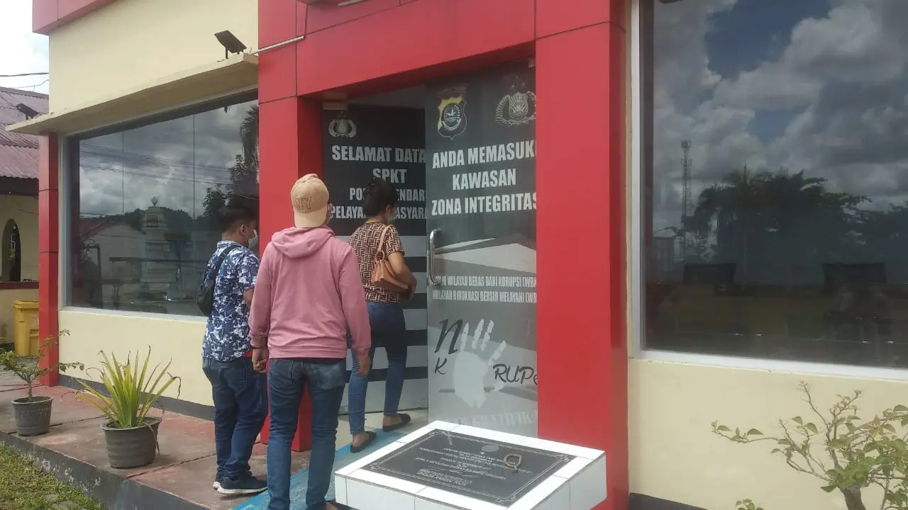 Korban kasus pencabulan mantan Kepsek SKO Sultra, melapor di Polres Kendari.(Liputan6.com/Ahmad Akbar Fua)
