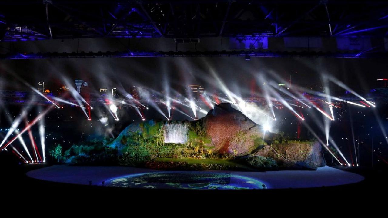 Warganet lain, @rammang.nixon menilai opening ceremony Asian Games 2018 membuktikan kemampuan Indonesia.