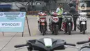Dishub DKI Jakarta menyediakan truk pengangkut motor untuk para pemudik yang sudah mendaftarkan diri melalui online. (merdeka.com/Imam Buhori)