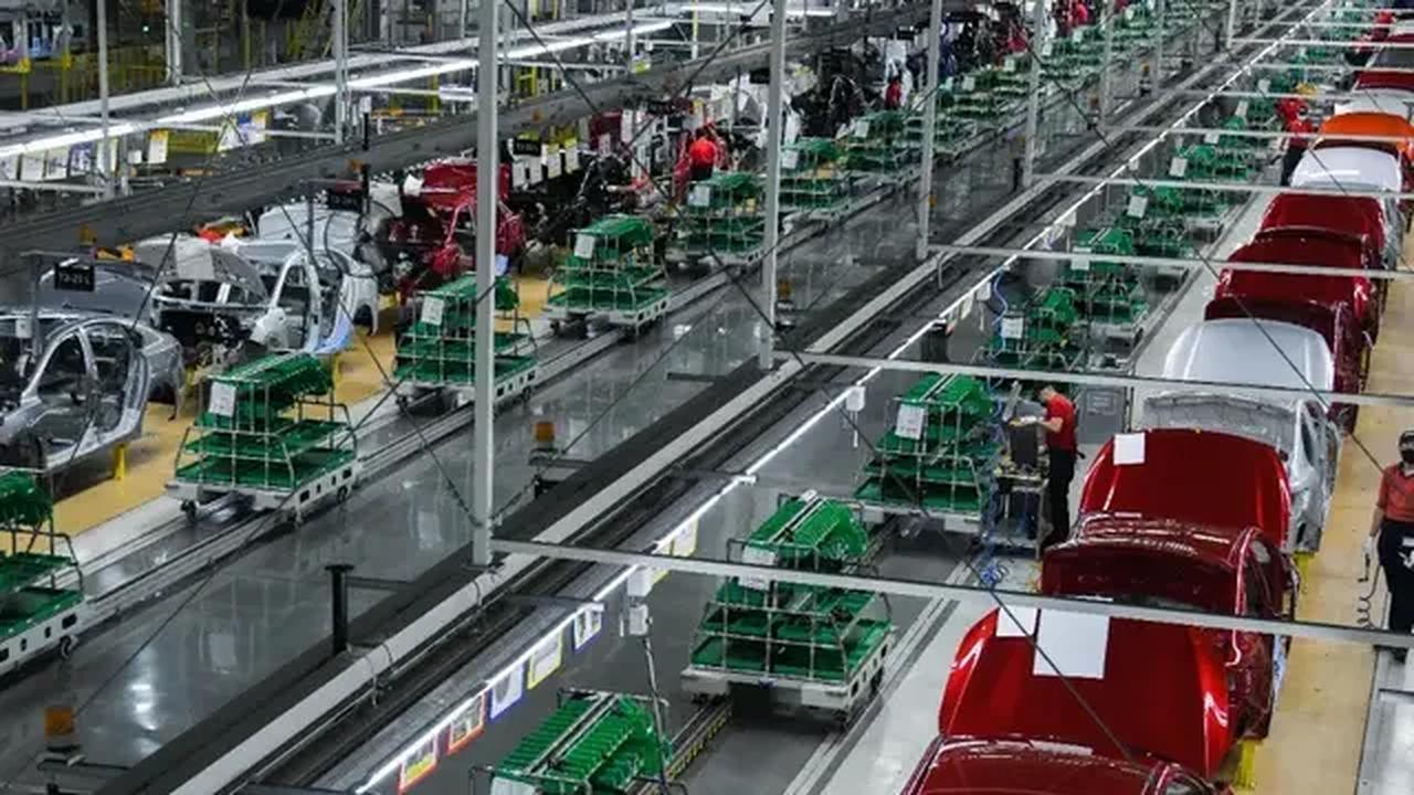 Dulu Korea Selatan terkenal dengan fesyen, industri tekstil, alas kaki, dan aksesoris. Tapi sekarang, Korea Selatan terkenal dengan teknologinya, seperri LG, Hyundai, hingga Samsung.