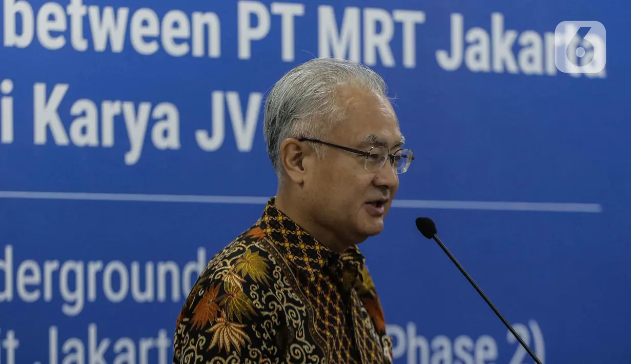 Duta Besar Jepang untuk Indonesia, Masafumi Ishii memberikan sambutan saat hadir dalam penandatanganan paket kontrak antara PT MRT Jakarta (Perseroda) dan Shimizu-Adhi Karya JV (SAJV) untuk Fase 2 CP 201 di MRT Stasiun Bundaran HI, Jakarta, Senin (17/2/2020). (Liputan6.com/Faizal Fanani)
