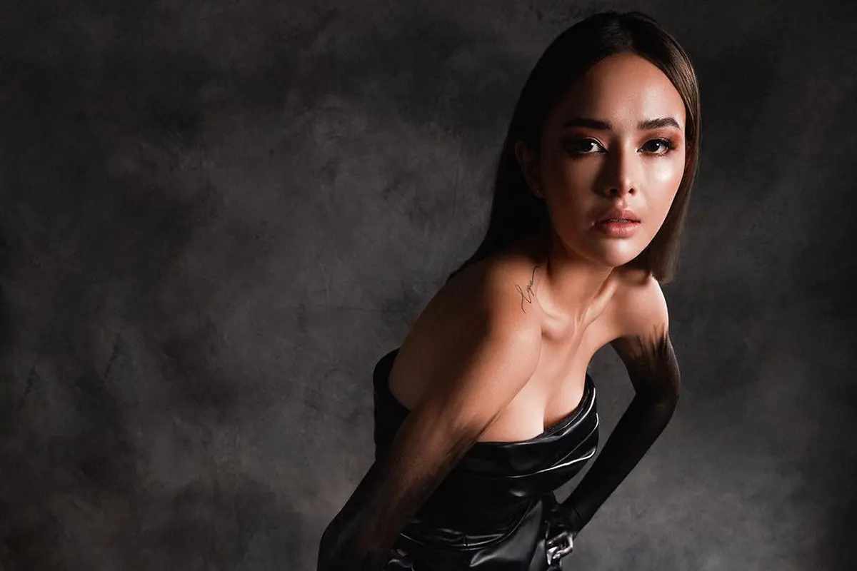 6 Gaya Terbaru Amanda Manopo dengan Tampilan Horor Berkelas Kenakan Gaun Lateks