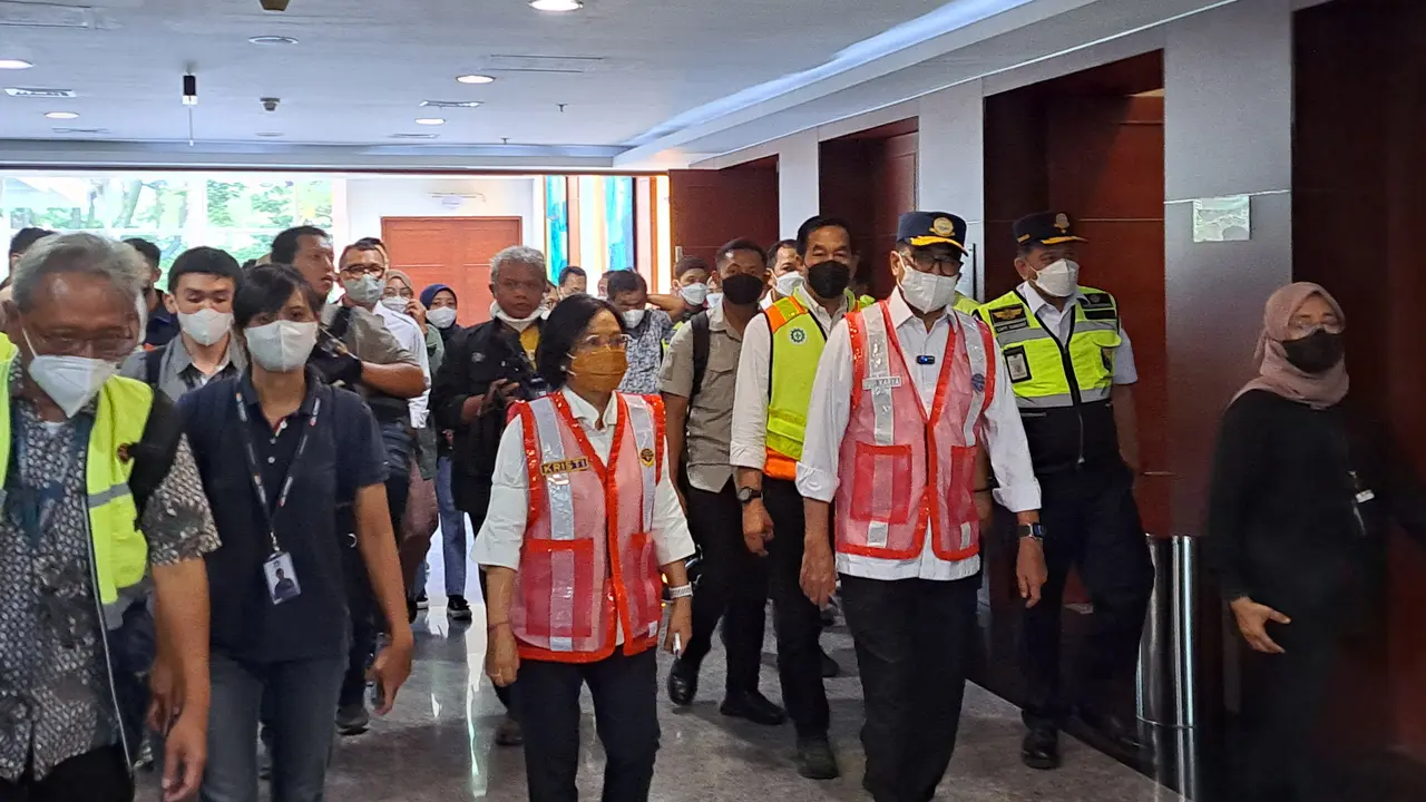 Menteri Perhubungan Budi Karya Sumadi mengunjungi Bandara Soekarno Hatta (Bandara Soetta), Jumat (23/12/2022). Kunjungan ini melihat kesiapan stakeholer menghadapi Natal dan Tahun Baru.