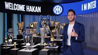 Hakan Calhanoglu resmi jadi pemain Inter Milan. (dok. inter.it)