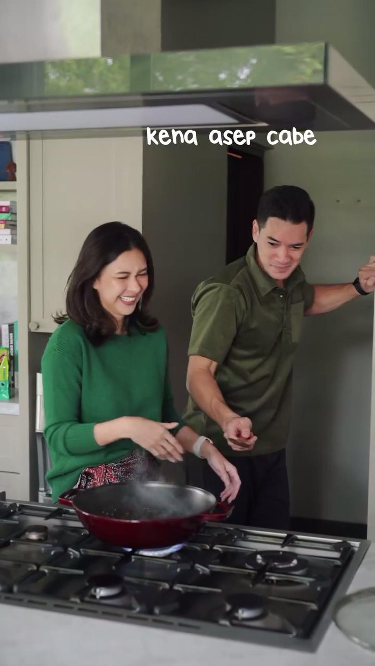 Sering Bikin Konten Memasak, 9 Potret Terbaru Dapur Nana Mirdad yang Unik - Ada Rak Berisi Buku dan Foto Keluarga