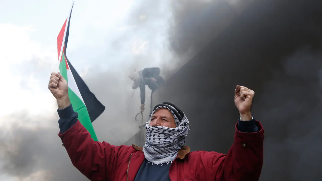 Pemuda Palestina Gelar Aksi di Tembok Perbatasan-AP Photo-20170217