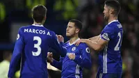 Pemain Chelsea, Eden Hazard (tengah) mencetak  satu gol saat timnya melawan AFC Bournemouth pada laga Boxing Day Premier League di Stamford Bridge, (26/12/2016). (Action Images via Reuters/Tony O'Brien)