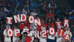 Puluhan suporter memeriahkan BCA Indonesia Open 2014 di Istora Senayan, Jakarta, Kamis (19/6/14). (Liputan6.com/Miftahul Hayat)
