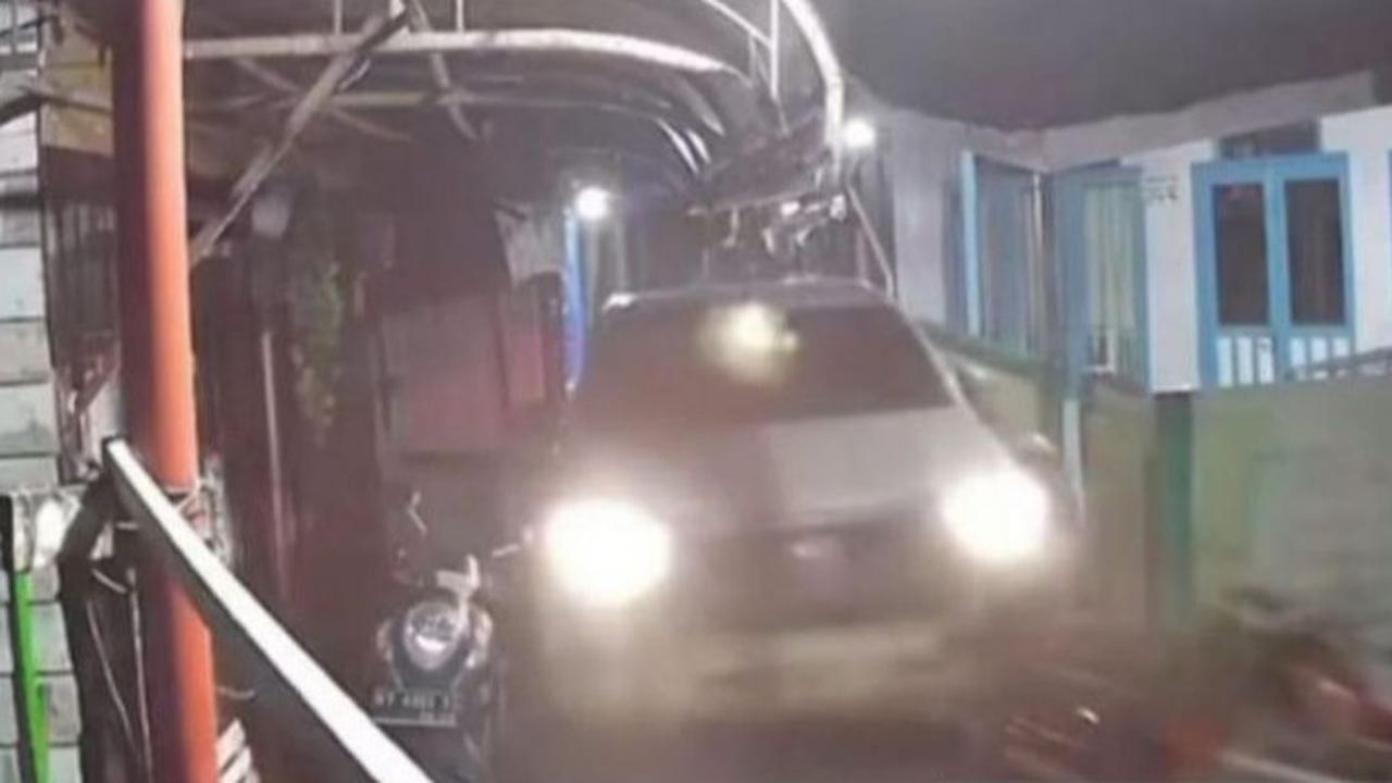 Cerita Sebenarnya di Balik Viral Mobil Masuk Gang Sempit Tabrak Puluhan Motor di Samarinda, Sopir Positif Narkoba