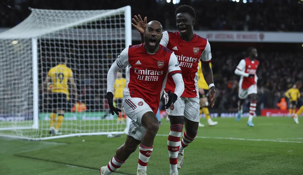 Hingga laga berakhir, skor 2-1 untuk kemenangan Arsenal tetap bertahan. Arsenal pun mulai mengganggu posisi Manchester United di posisi 4 yang hanya berseisih 1 poin dengan The Gunners yang memiliki sisa 2 pertandngan lebih banyak. (AP/Ian Walton)