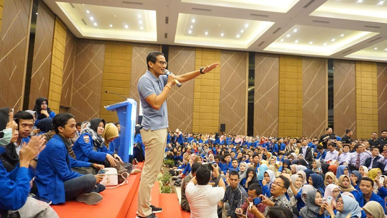 Sandiaga S Uno saat mengisi seminar kebangsaan di Purwokerto. (Liputan6.com/Galoeh Widura/Muhamad Ridlo)