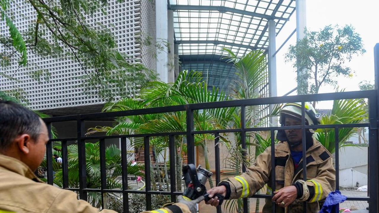Selama proses pedinginan, sebanyak 14 unit mobil pemadam kebakaran  diterjunkan bersama 56 personelnya untuk padamkan api yang membakar Gedung A Museum Nasional.