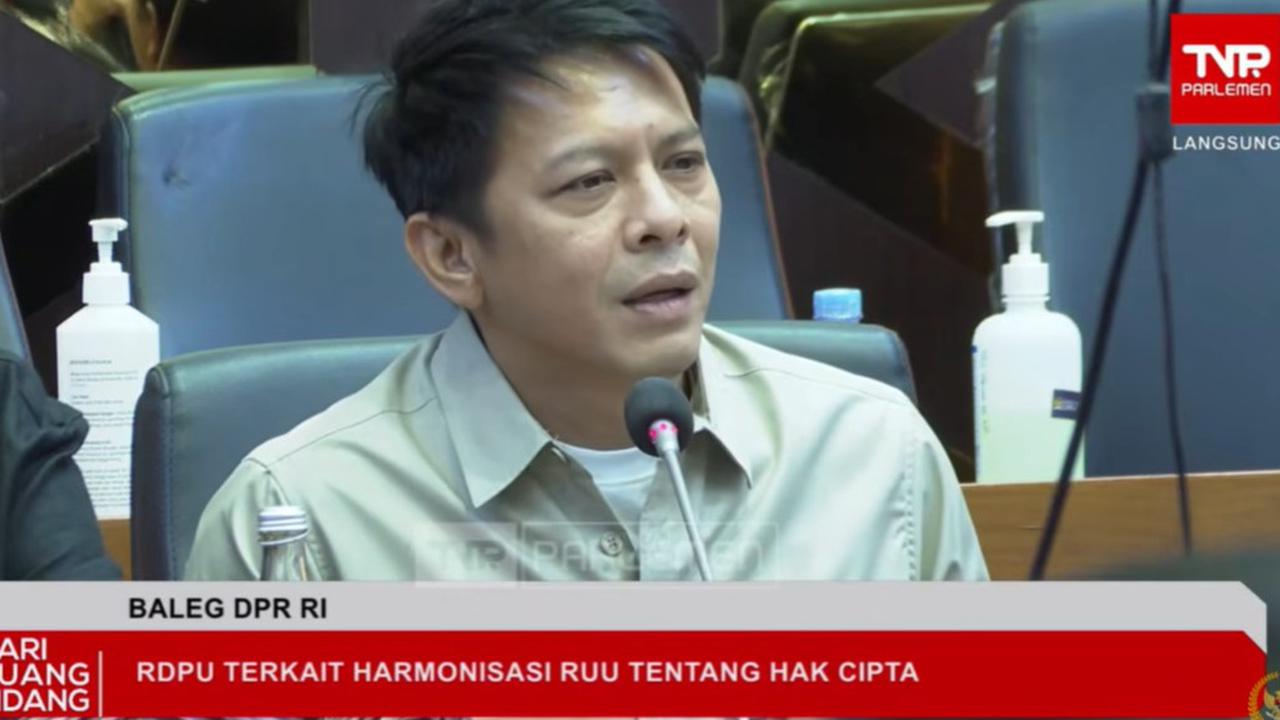 Riuh Tepuk Tangan Peserta Baleg Usai Ariel Noah Nyanyi: Direlaksasi Mas Ariel