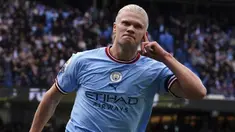 Erling Haaland tampil menggila bersama Manchester City di musim debutnya di Liga Inggris musim 2022/2023 ini. Dengan torehan 15 gol dari 9 laga, termasuk membuat 3 kali hattrick, striker asal Norwegia tersebut diprediksi akan terus menambah pundi-pundi golnya. Bagaimana dengan pemain lain? Ada 5 pemain yang juga tampil lumayan tajam sejauh ini, namun diprediksi hanya akan jadi bayang-bayang Sang Monster mulut gawang tersebut. Berikut kelima pemain tersebut. (PA via AP/Martin Rickett)