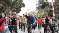 Gubernur Jawa Tengah Ganjar Pranowo mengayuh sepeda sejauh 8 KM.