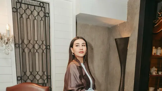 Gaya Modest Aaliyah Massaid Saat Ramadan 2026, Makin Stylish dengan Tas Mungil Chanel Rp52 Jutaan