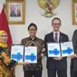 Direktur Pencegahan dan Pengendalian Penyakit Tidak Menular Kemenkes Eva Susanti, Menkes Budi Gunadi Sadikin, Dubes Inggris untuk Indonesia Dominic Jermey dan Kepala Ekonomi &amp; Digital Kedubes Inggris di Jakarta Samuel Hayes.(Dok Kedutaan Besar Inggris)