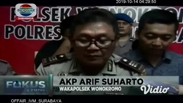 Polisi menangkap oknum Satpol PP Surabaya bernama Dedy Prasetyo (40) dan temannya Bagus Akhrullah (39). Mereka ditangkap saat sedang asik pesta sabu.