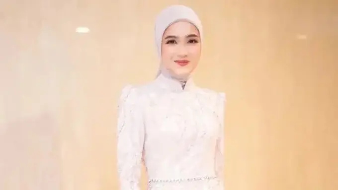 Pesona Artis Tanah Air Dibalut Kebaya Putih