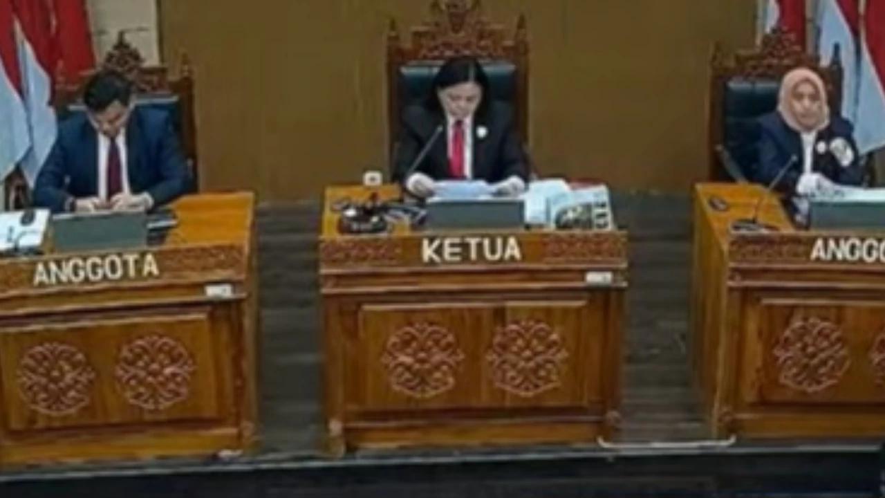 VIDEO: Hakim KIP Emosi Dengar Jawaban KPU Surakarta Soal Ijazah Jokowi "Kenapa Sih Tak Terbuka?"