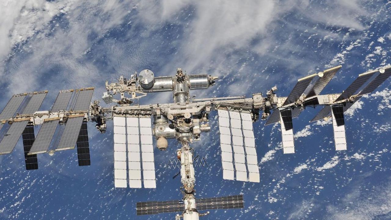 Ketika baru beberapa minggu awal berada di ISS, sebagian sakit kepala yang dialami berupa migrain. Sementara itu, pada periode minggu-minggu akhir, kebanyakan sakit kepala yang dialami menyerupai sakit kepala tegang.<br>