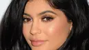 Pada April 2016, tebalnya bibir Kylie Jenner pun semakin terlihat. (BROADIMAGE/REX/SHUTTERSTOCK/HollywoodLife)