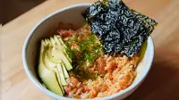 Salmon Rice Bowl, makanan yang sempat viral di TikTok beberapa waktu lalu. (Foto: Emmy Made)