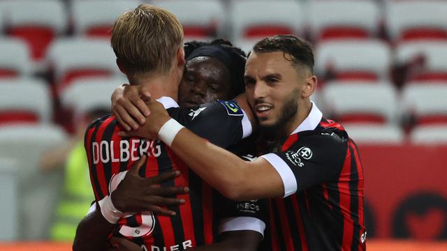 Foto: Rusuh Suporter dengan Pemain, Laga Nice Melawan Marseille di Liga Prancis Dihentikan di Menit ke-77