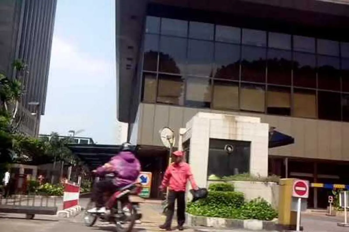 Merinding, Karyawan Gedung Wisma Mandiri Thamrin pada Kesurupan