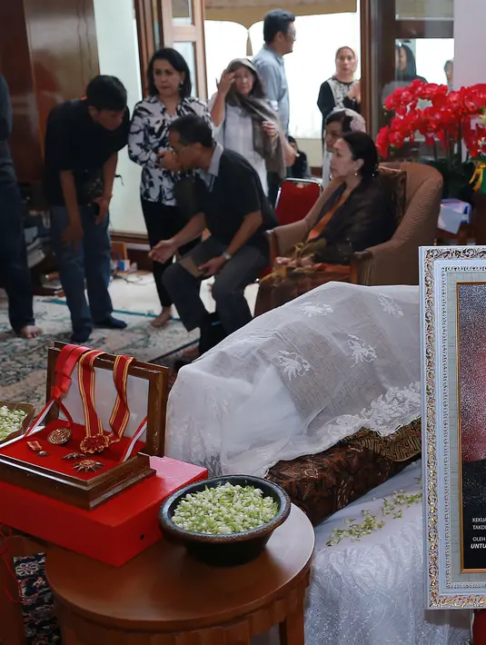 Adnan Buyung Nasution. Pengacara kondang ini lahir di Batavia, Hindia Belanda 20 Juli 1934, ia meninggal dunia di Jakarta pada 23 September 2015 di usia 81 tahun. (Galih W. Satria/Bintang.com)