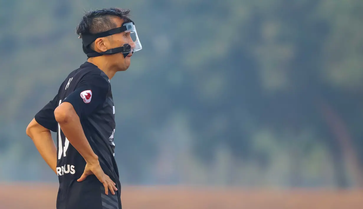 Pemain memakai masker saat laga Liga Ayo Jakarta 2019. (Liga Ayo)