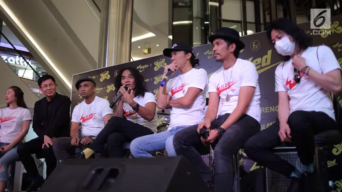 Desain Keren, Slank Luncurkan Sepatu Edisi Terbatas