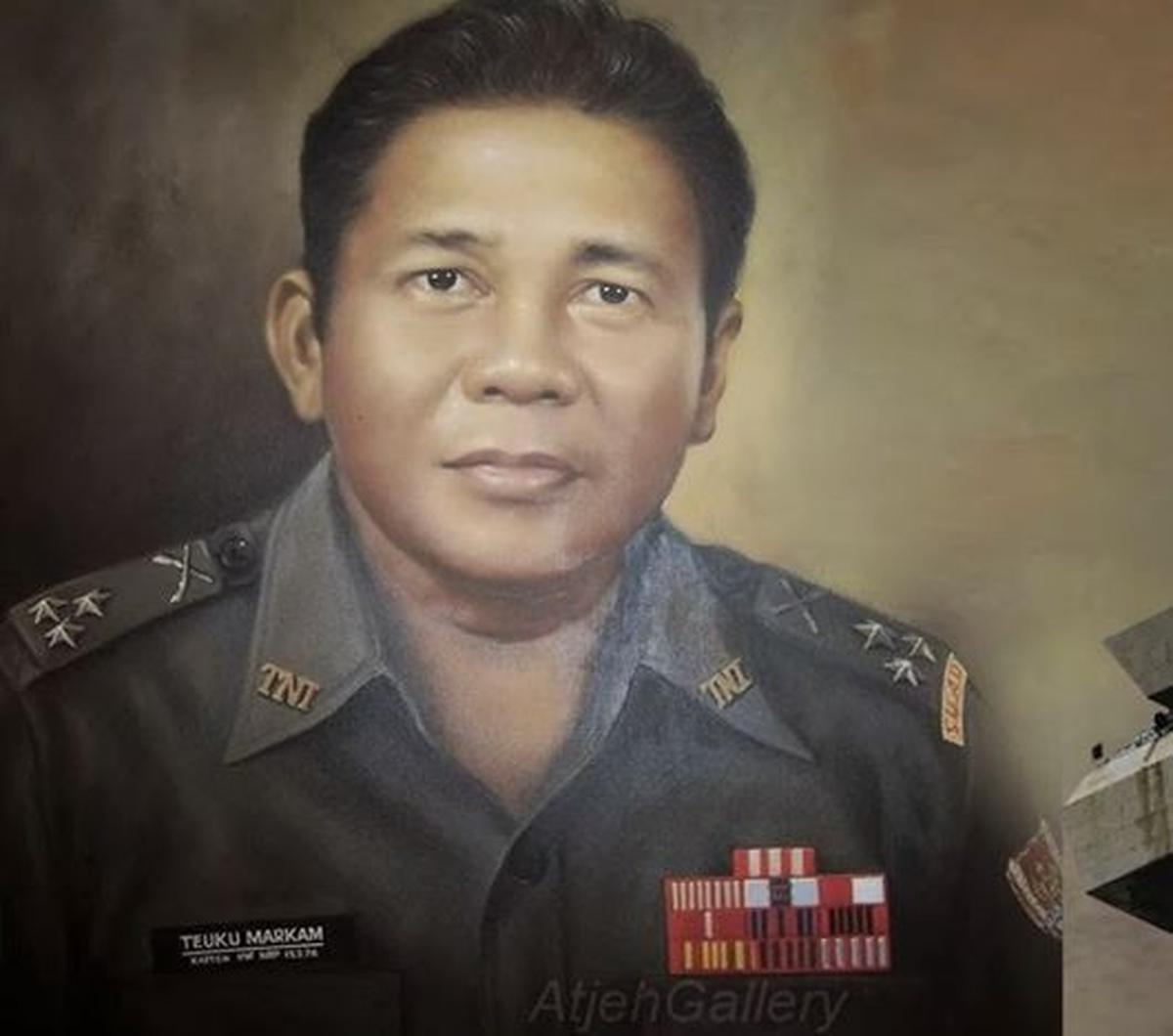 Dia bahkan sempat dikaitkan sebagai anggota kabinet bayangan Soekarno karena hubungan dekatnya dengan presiden pertama Republik Indonesia itu.