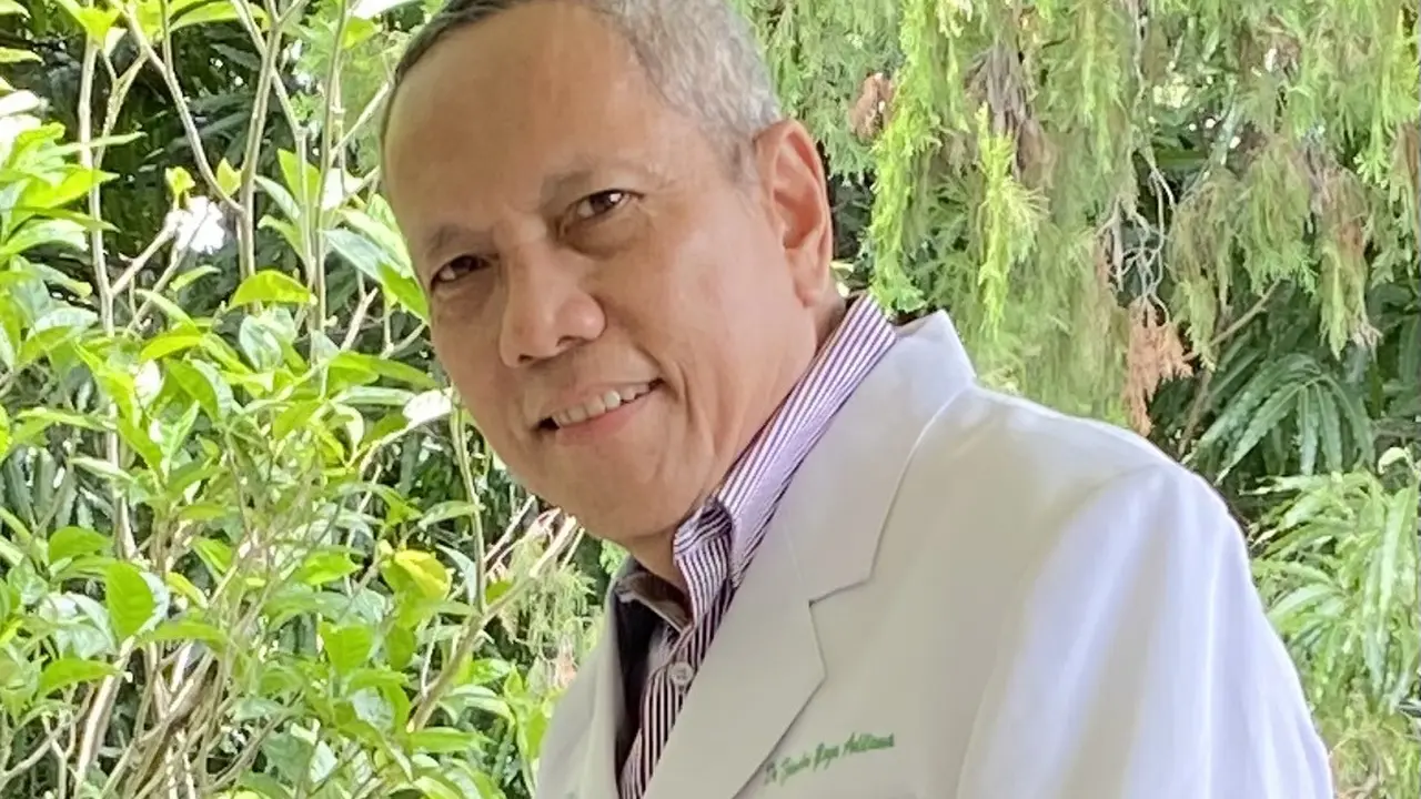 Prof Tjandra Yoga Aditama, Kolom Pakar