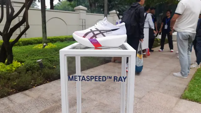 Sepatu ASICS Metaspeed Ray Tokyo