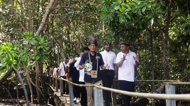 Menparekraf Sandiaga Uno mendatangi Desa Wisata Kampung Tua Bakau Serip, Batam, Kepulauan Riau, Selasa (31/5/2022) (Istimewa)
