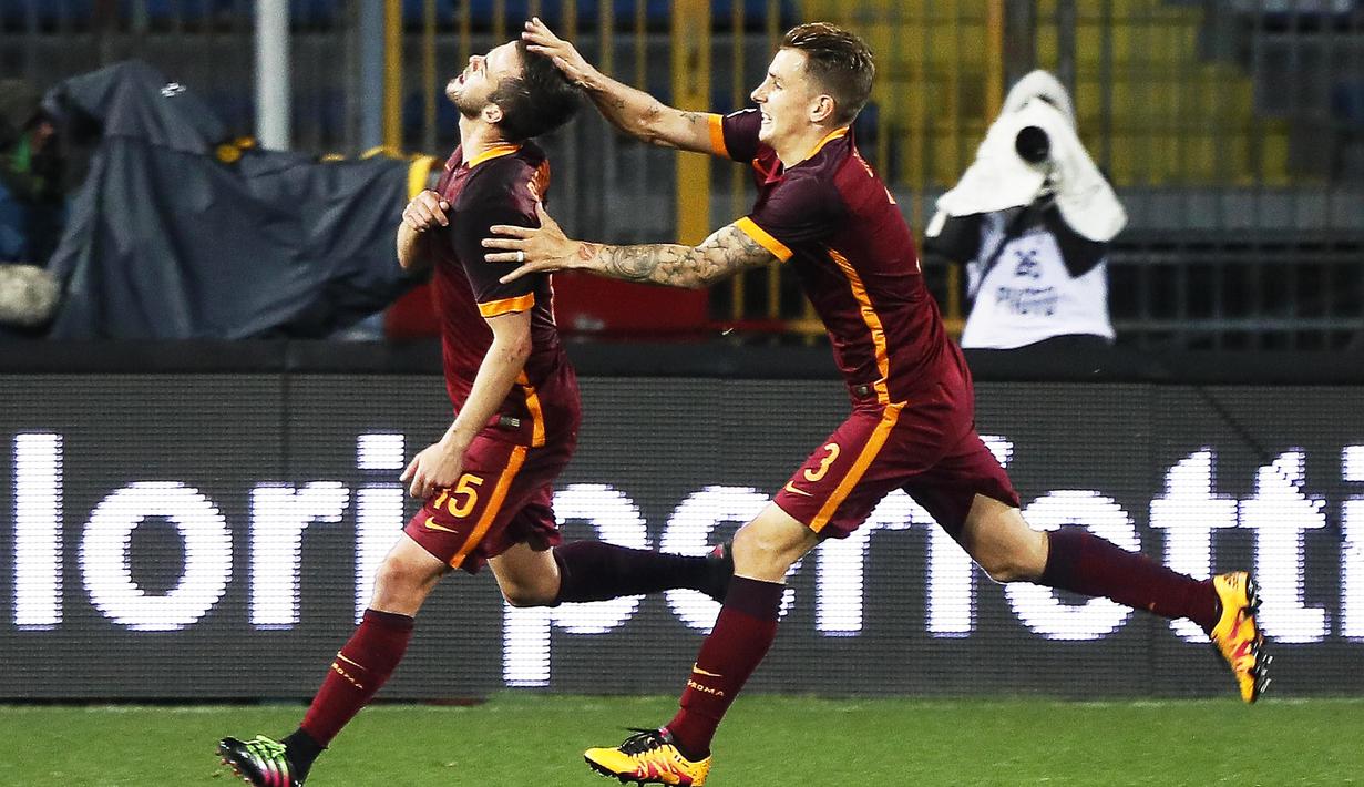 Pemain AS Roma, Miralem Pjanic, merayakan gol dicetaknya ke gawang Empoli pada pertandingan lanjutan Serie A Italia di Stadion Carlo Castellani, Empoli, Minggu (28/2/2016) dini hari WIB. (EPA/Fabio Muzzi)