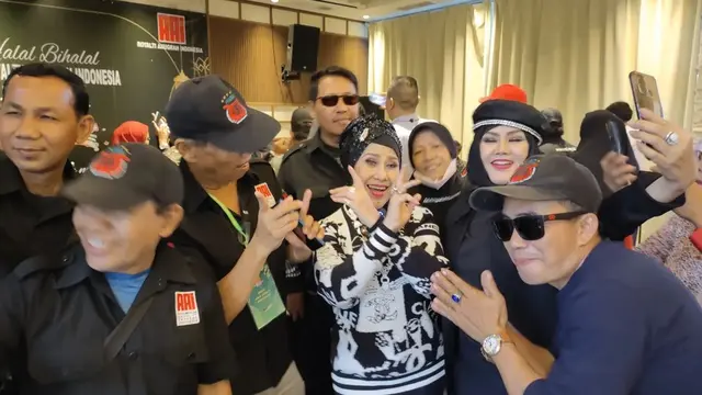 Halal Bihalal Penyanyi Dangdut Senior (Foto: Instagram @elvy_sukaesih)