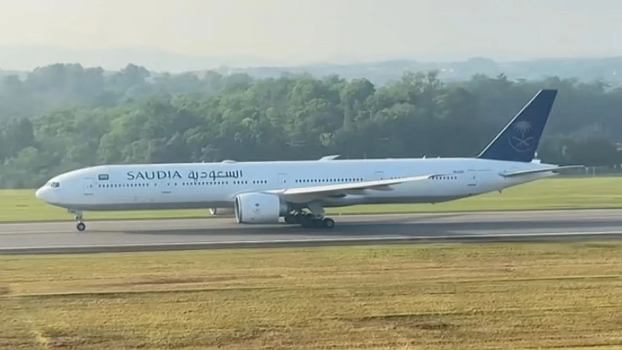 Pesawat Saudi Airline Embarkasi Batam  Alami Trouble